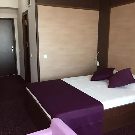 Delta Palace מלון